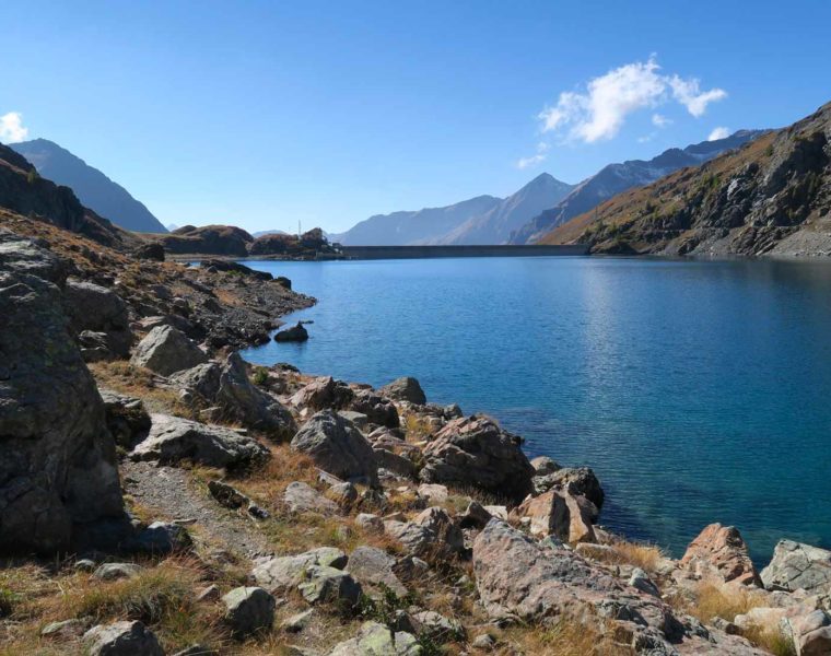 Sulle sponde del Lago Gabiet a 2371 metri d'altitudine.